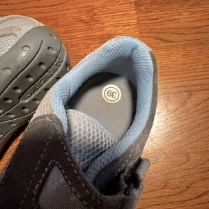 Women’s Specialized clip in cycling shoes, size 39